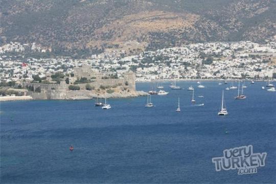 Bodrum is one of the most popular holiday resorts in Turkey, offering great beaches and a lively nightlife to its visitors.
